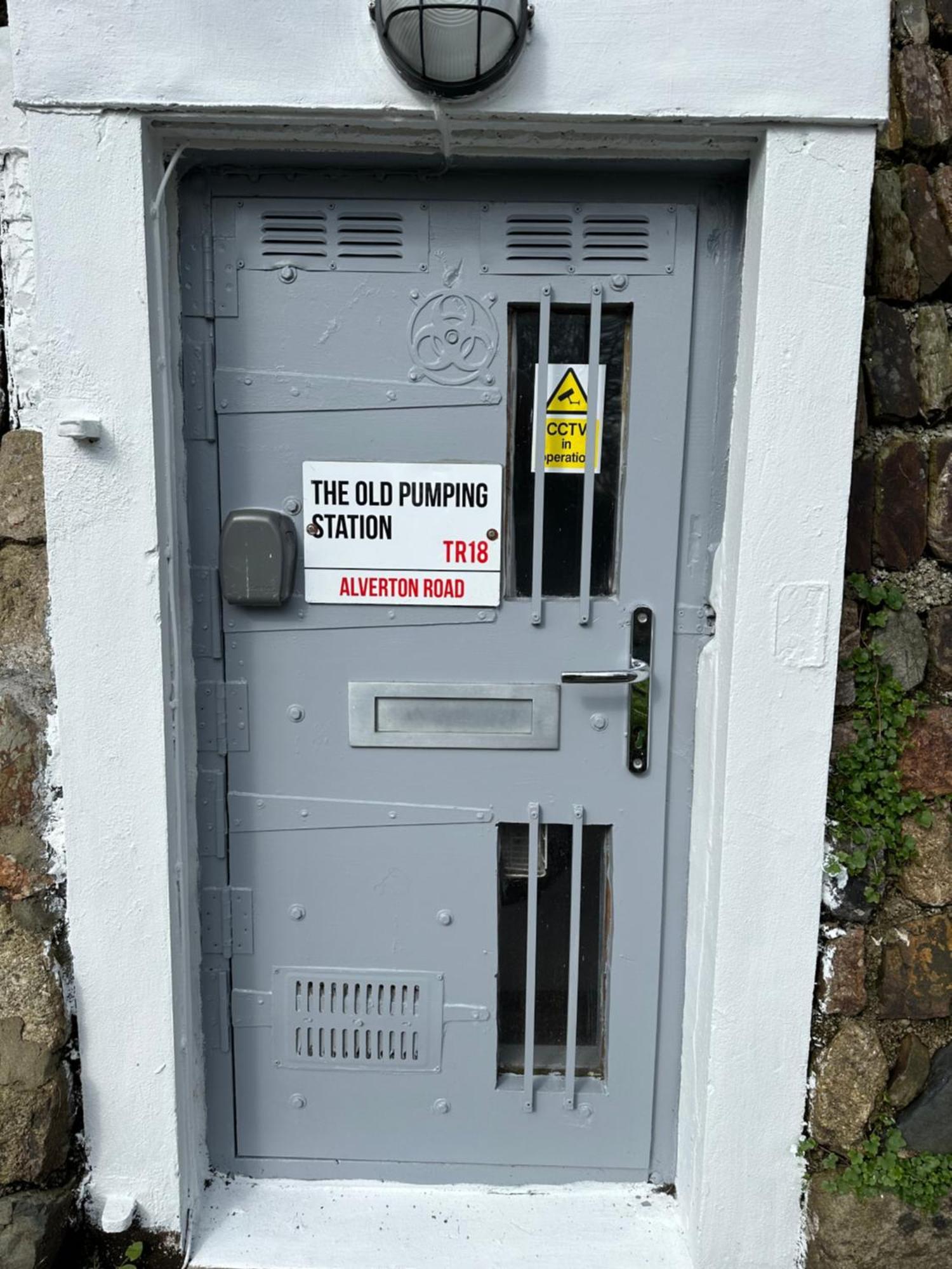 Ferienwohnung The Old Water Pumping Station Quirky Underground Hobbit House Penzance Exterior foto